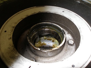 Nose wheel bearing cup